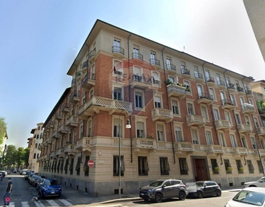 Appartamento in Vendita in Via Giambattista Vico 10 a Torino