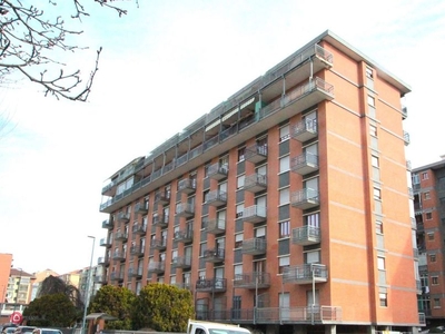 Appartamento in Vendita in Via Italo Pizzi 11 a Torino
