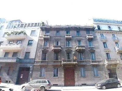 Appartamento in Vendita in Via Lodovico Castelvetro 1 a Milano