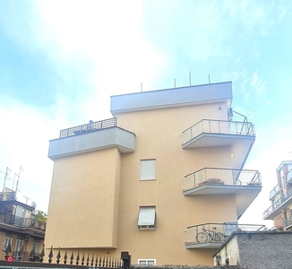 Appartamento in Vendita in Via Longone Sabino 48 a Roma