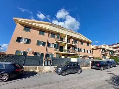 Appartamento in Via Aldo Moro , 90h, Marino (RM)