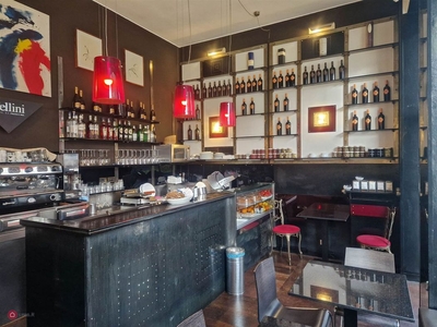 Bar in Vendita in Via Francesco Caracciolo 87 a Milano