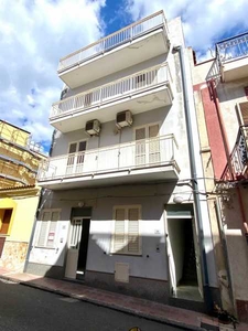 Edificio-Stabile-Palazzo in Vendita ad Furci Siculo