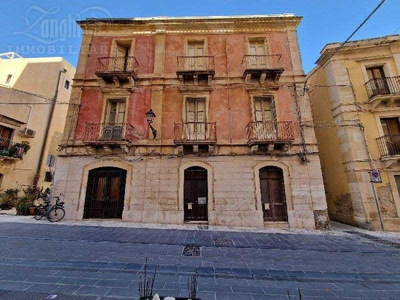 Edificio-Stabile-Palazzo in Vendita ad Siracusa - 430000 Euro