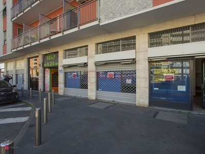 Negozio/Locale commerciale in Vendita in Via Edolo 44 a Milano