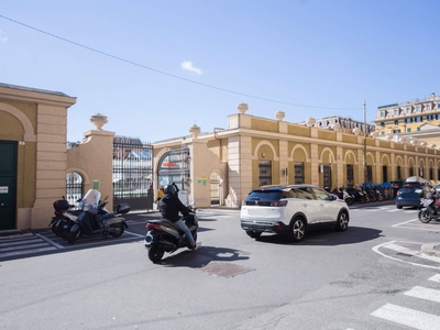 Quadrilocale con terrazzo, Genova centro
