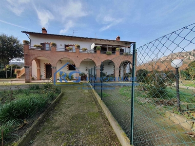Villa bifamiliare in vendita a Castiglione In Teverina Viterbo