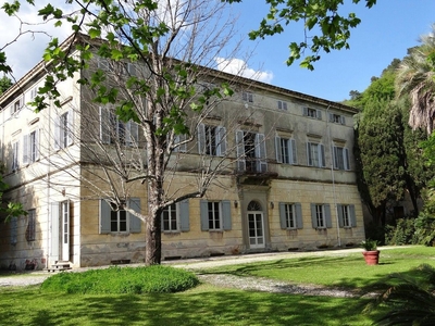 Villa con giardino a Lucca