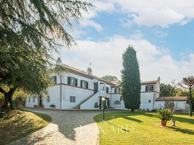 Villa di lusso in vendita nella rinomata località balneare marchigiana