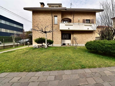 Villa in vendita a Nova Milanese Monza Brianza