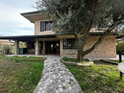 Villa in Vendita in Via Mira a San Michele al Tagliamento