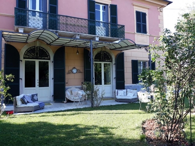villa indipendente in vendita a Sarzana