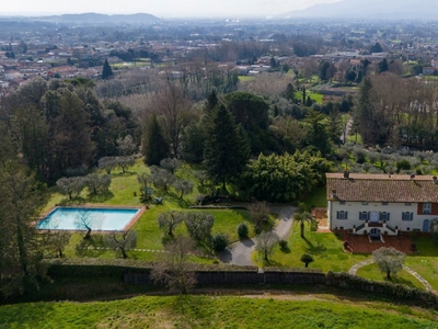 Villa ristrutturata a Capannori