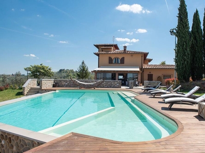 Villa con ristorante con piscina e azienda vinicola nel Chianti