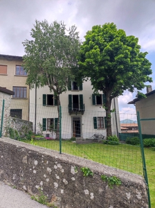 Villa in vendita a Caglio