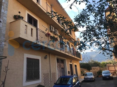 Appartamento da ristrutturare, in vendita in Corso Dei Mille 1397, Palermo