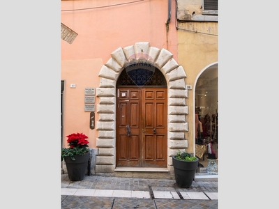 Appartamento in Affitto a Ancona, zona Centro storico, 850€, 110 m², arredato