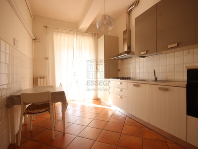 Appartamento in Affitto a Lucca, 900€, 90 m²