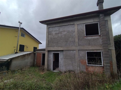 Appartamento in vendita a Ortonovo - Zona: Isola
