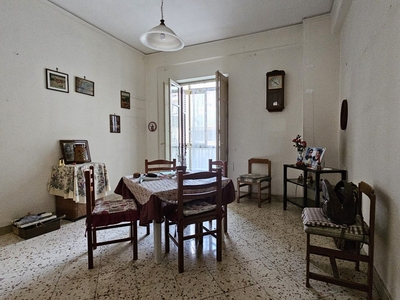 Appartamento in Vendita a Palermo, 156'000€, 168 m²