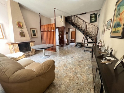 Appartamento in Vendita a Siracusa, zona Borgata, 265'000€, 250 m²