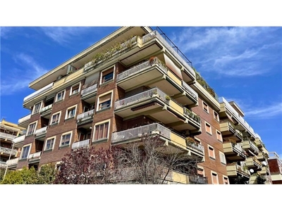 Appartamento in Via Mar Rosso, 219, Roma (RM)