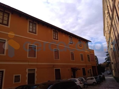 Appartamento Quadrilocale da ristrutturare, in vendita in Via Dante Alighieri 152, Caltanissetta