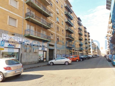 Appartamento Trilocale da ristrutturare, in vendita in Via Luigi Sturzo 156, Catania