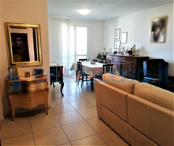 Appartamento Trilocale in ottime condizioni, in vendita a Abano Terme