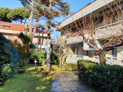 Appartamento Trilocale in vendita in Via Gioacchino Rossini, Massa