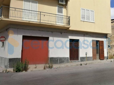 Appartamento Trilocale in vendita in Via Giuseppe Denaro 56, Castelvetrano