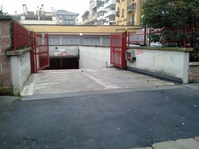 Box in Affitto a Milano, zona Affori via P. Rossi 16, angolo via semplicità, 130€, 14 m²