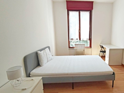 Camera interna in appartamento con 4 camere da letto a Certosa, Milano