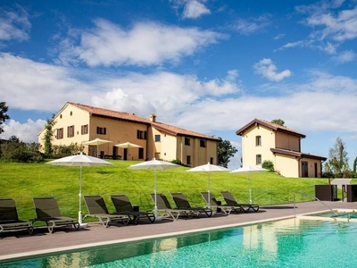 Casa a Castel San Pietro Terme con giardino, piscina e barbecue