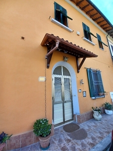 Casa indipendente con giardino a Pisa