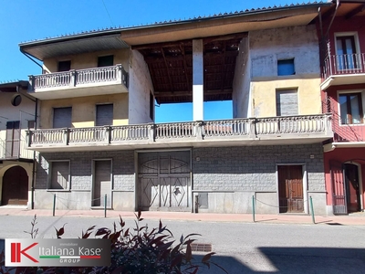 Casa indipendente con terrazzo a San Giorgio Canavese