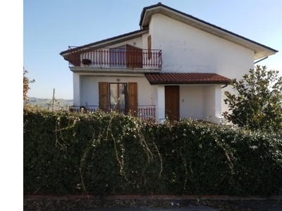 Casa indipendente in vendita a Recanati, Frazione Bagnolo