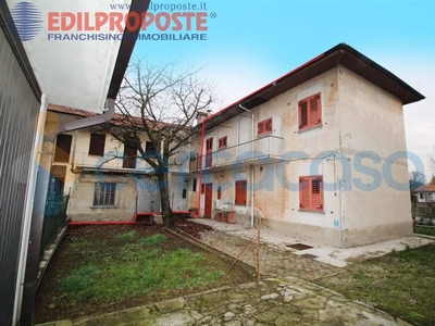 Casa semi indipendente da ristrutturare, in vendita in Via Nazionale Dei Giovi, Lentate Sul Seveso