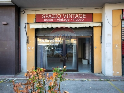 Immobile commerciale in Affitto a Perugia, zona Prepo, 900€, 145 m²