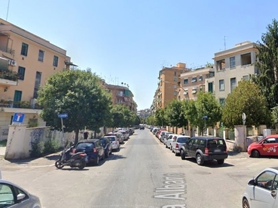 Immobile commerciale in Affitto a Roma, zona Colli Albani, 600€, 24 m²