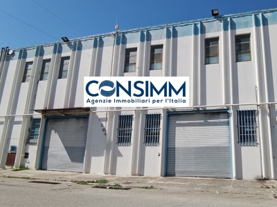 Immobile commerciale in Vendita a Catanzaro, 600'000€, 600 m²