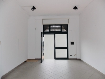 Immobile commerciale in Vendita a Catanzaro, zona Piano Casa, 84'000€, 51 m²