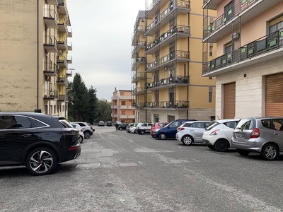 Magazzino in Vendita a Catanzaro, zona Ponte Piccolo, 35'000€, 40 m²