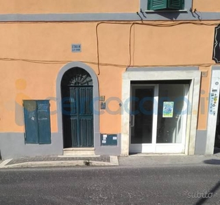 Negozio da ristrutturare, in vendita in Via Della Costituente, Grottaferrata