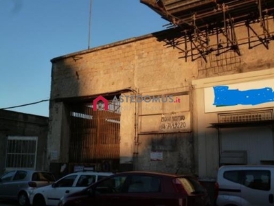 Negozio in Vendita a Napoli, 4'000€, 180 m²