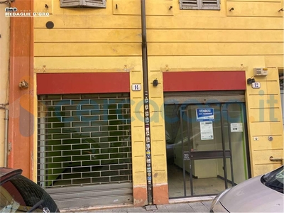 Negozio in vendita in Via Castelmaraldo, Modena