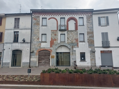 Palazzo / Stabile in vendita a Mariano Comense
