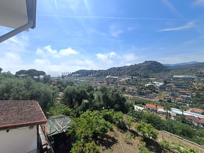 Quadrilocale in vendita a Bordighera