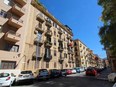 Quadrilocale in Vendita a Palermo, zona Zisa, 250'000€, 145 m²