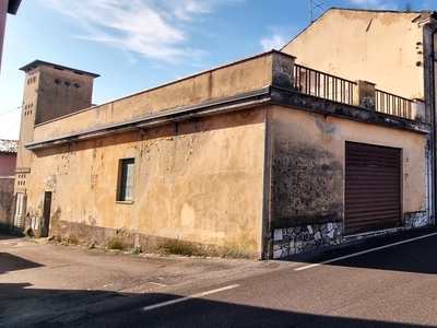 Rustico 9 locali di 360 m² in Volta Mantovana